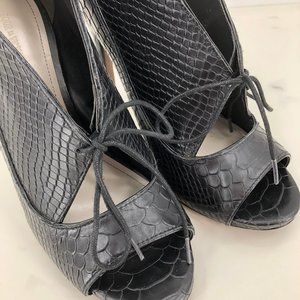 LN-Pour La Victoire peep toe tie up snake bootie